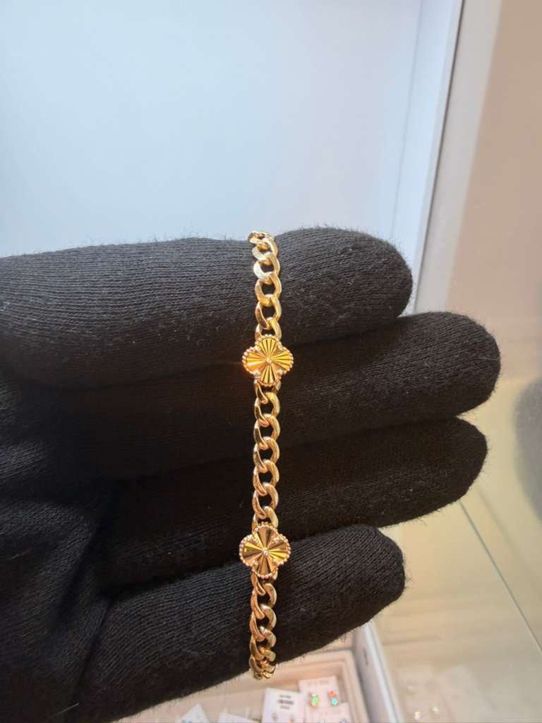 Clover Charm Gold Bracelet