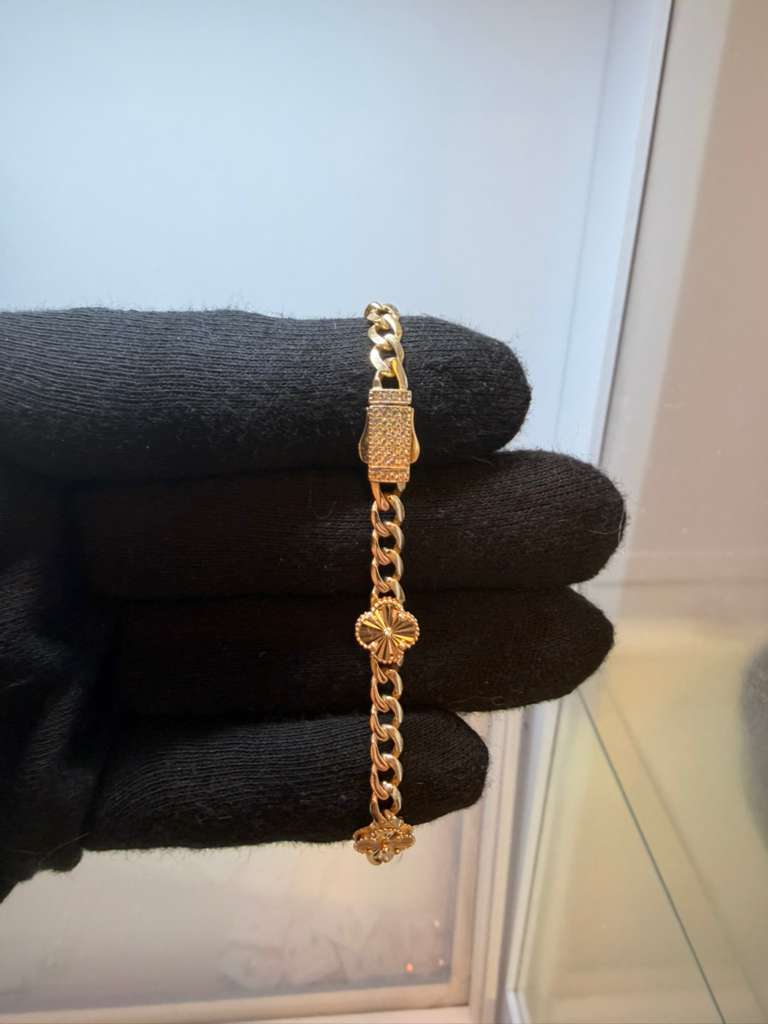 Clover Charm Gold Bracelet